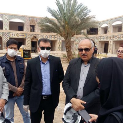 بازدید مدیر کل میراث فرهنگی استان کرمان به همراه تعدادی از خبرنگاران حوزه میراث فرهنگی از روند مرمت کاروانسرای وکیل و خانه های تاریخی