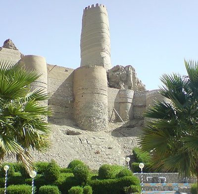 خبری خوب از مرمت قلعه منوجان/ صنایع مسئول به کمک بازسازی آثار تاریخی آمدند