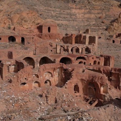 آغاز عملیات احداث ۶ چشمه سرویس بهداشتی در روستای تاریخی گیسک زرند