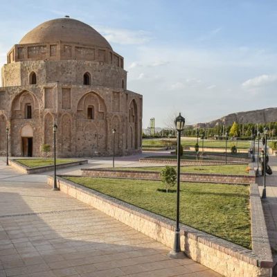 تعطیلی موقت گنبد جبلیه کرمان بهمنظور انجام تعمیرات